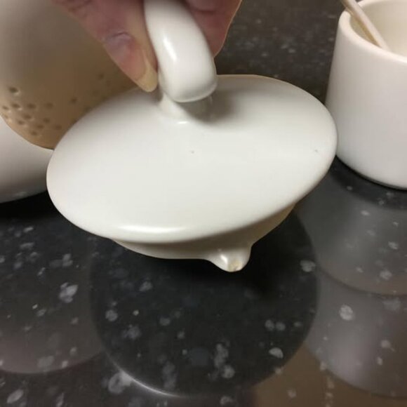 Chantal Ceramic Teapot With Infuser & Lid White Round Design 3-Piece Set - Picture 6 of 6